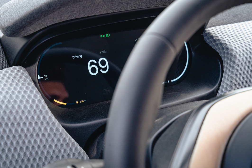Implementation of cluster display in the vehicle